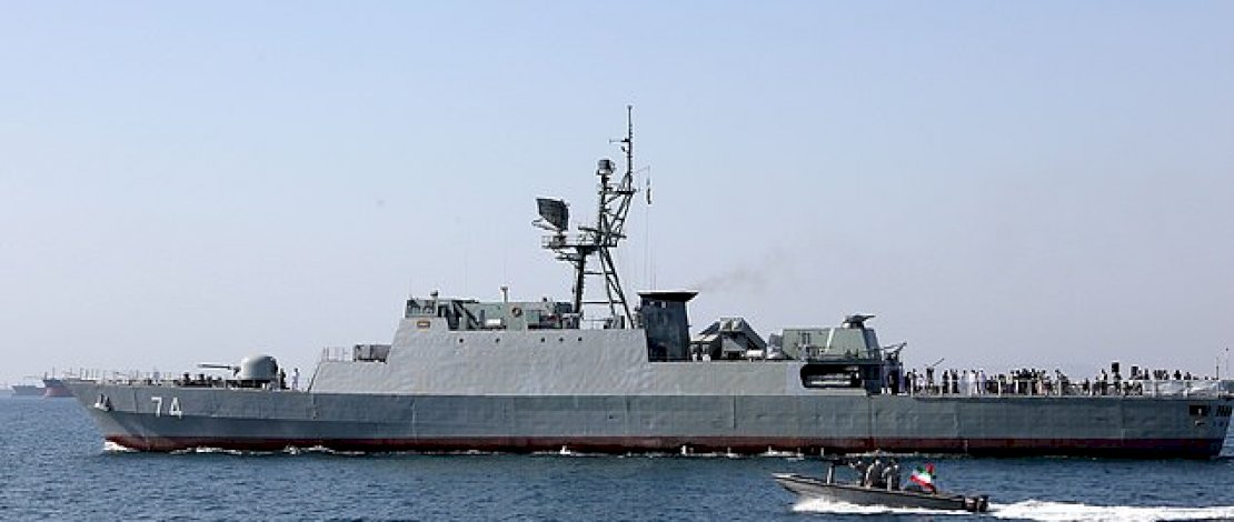 Kapal perang Angkatan Laut Iran di Selat Hormuz