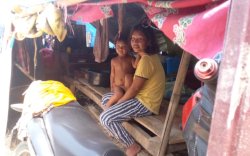 Hampir Sebulan Pascagempa, Kabiraan Masih Terisolir, Ibu Melahirkan Ditandu ke Puskesma Terdekat