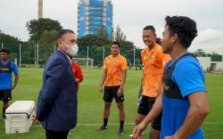 Ketum PSSI Motivasi Pemain Timnas Indonesia di Sela-sela Latihan