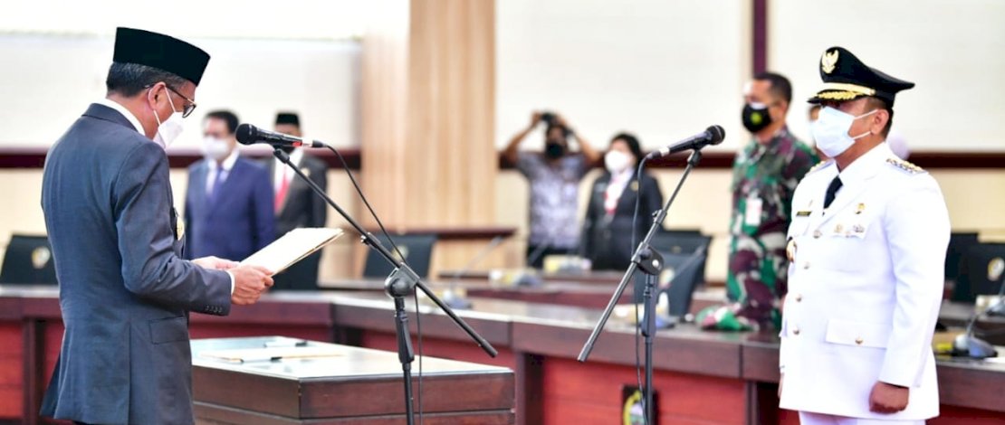 Pelantikan Irwan Bachri Syam sebagai Bupati Lutim.
