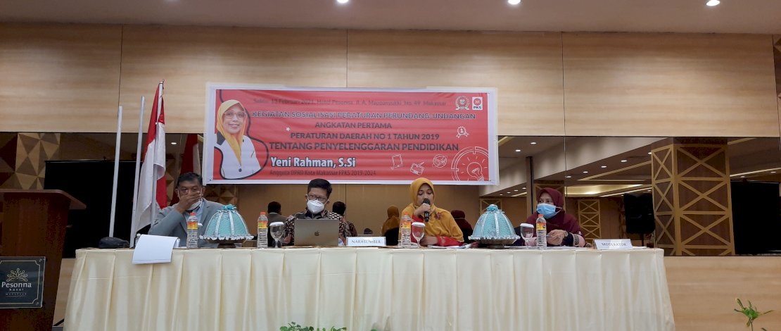 SOSIALISASI PERDA. Anggota DPRD Kota Makassar dari Fraksi PKS, Yeni Rahman, S.Si, menyelenggarakan Sosialisasi Peraturan Perundang-undangan Angkatan Pertama Peraturan Daerah No 1 Tahun 2019 tentang Penyelenggaraan Pendidikan, di Pesonna Hotel, Sabtu, 13 Februari 2021.