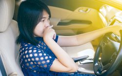 5 Cara Hilangkan Bau Amis dalam Kabin Mobil