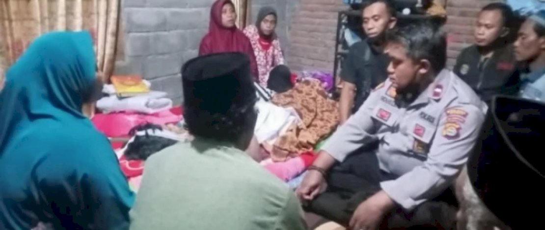 Jasad Burhanuddin saat disemayankan di kediamannya.