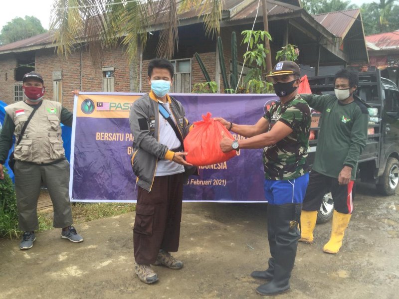 Gandeng Ije Squad Makassar, Partai Islam Se-Malaysia Salurkan Bantuan kepada Korban Gempa Majene