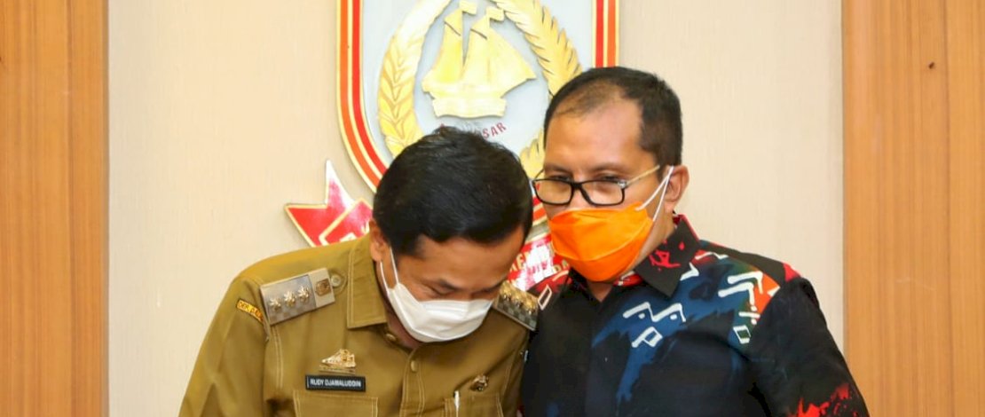 Penjabat Wali Kota Makassar Prof Rudy Djamaluddin dengan Wali Kota Makassar Terpilih Moh Ramdhan Pomanto di Ruang Rapat Wakil Wali Kota Makassar, Lantai 11 Kantor Balaikota, Senin (15/2/2021).