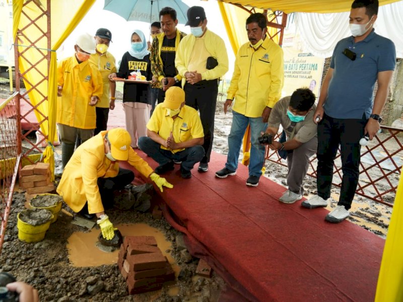 Taufan Pawe Letakan Batu Pertama Pembangunan Kantor Golkar Takalar