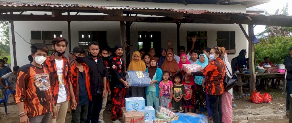 MPC PP Lutra bantu korban puting beliung Walmas. MPC PP Lutra bantu korban puting beliung Walmas.