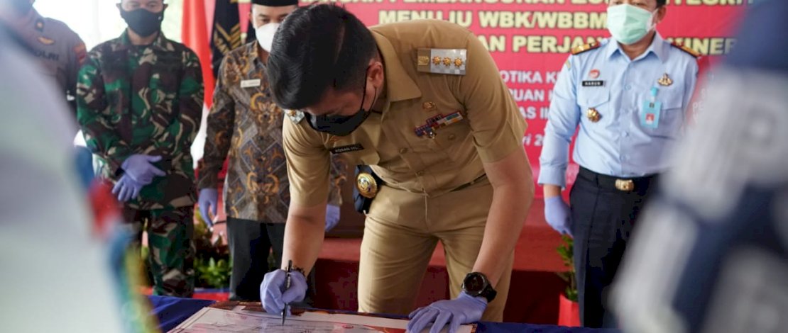 Bupati Gowa, Adnan Purichta Ichsan  menghadiri Deklarasi Janji Kinerja, Penandatanganan Pembangunan Zona Integritas Menuju WBK / WBBM.