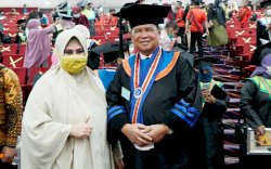 Raih IPK 3,95, Basmin Mattayang Jadi Wisudawan Doktor Terbaik UNM