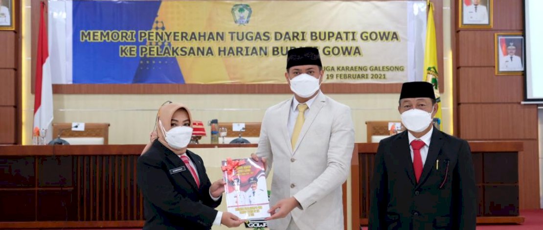 Adnan Purichta Ichsan menyerahkan pemerintahan Pemkab Gowa selama beberapa hari ke depan kepada Kamsina.