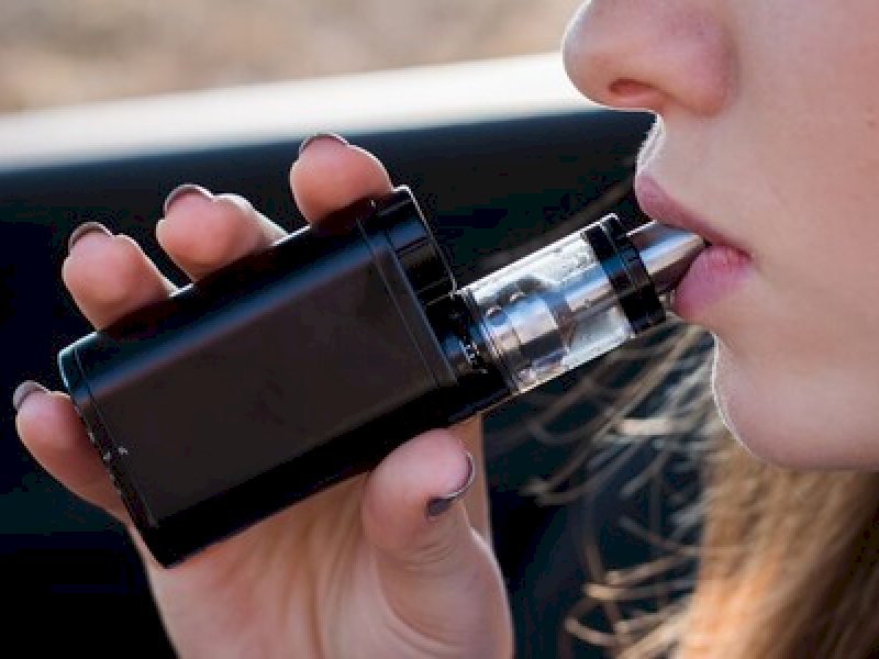 Ngevape Ternyata Bisa Bikin Gigi Kuning