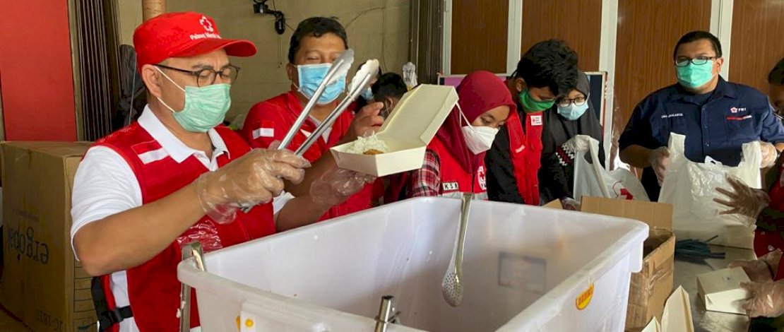 Sekjen PMI Tinjau Dapur Umum PMI Jakarta Timur Untuk Korban Banjir
