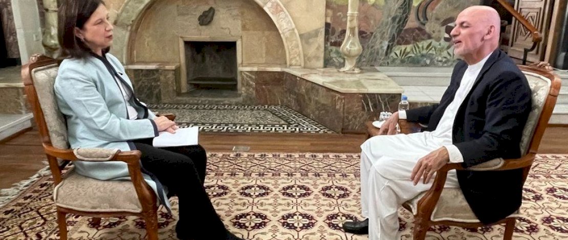 Ashraf Ghani berbicara dengan wartawan BBC Lyse Doucet di Istana Kepresidenan di Kabul