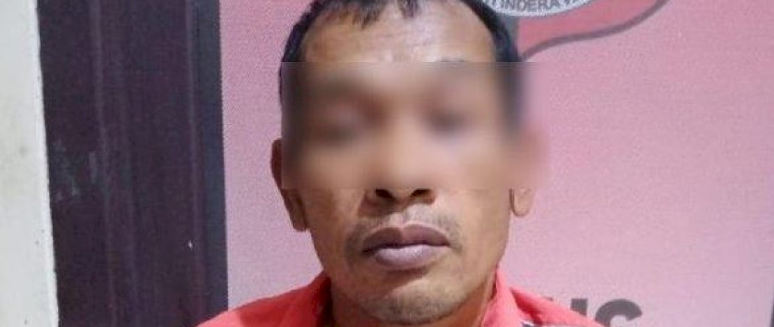 Junaidi saat diamankan di Polsek Lahat, Sumatera Selatan, usai membunuh teman masa kecilnya.