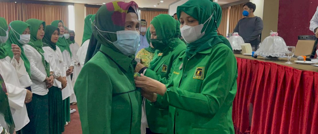 Prosesi pelantikan WPP Kota Makassar oleh WPP Sulsel di Aerotel Smile.