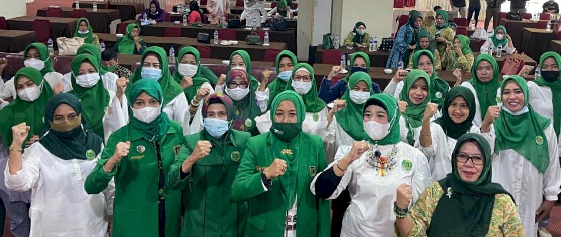 Prosesi pelantikan WPP Kota Makassar oleh WPP Sulsel di Aerotel Smile.