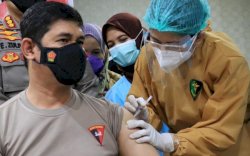Vaksinasi Tahap II, Kapolda Sulsel: Jangan Ragu Terkait Keamanan Vaksin ini