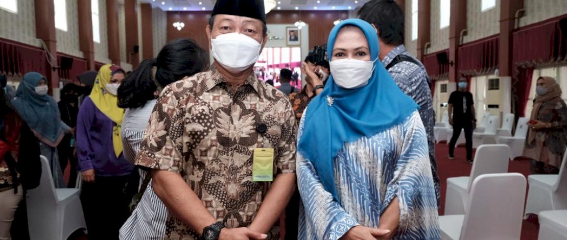 Adnan Purichta Ichsan bersama istri dan Abd Rauf Malaganni serta istri.