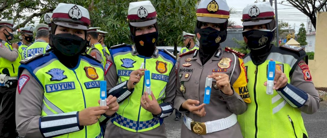 Personel Satlantas Polres usai tes narkoba dengan metode drugwipe. 