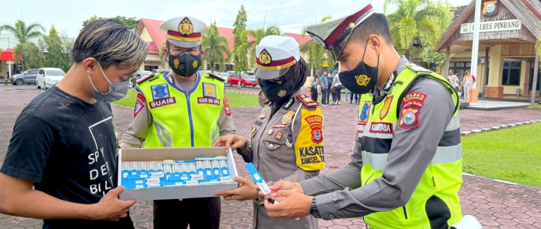 Personel Satlantas Polres usai tes narkoba dengan metode drugwipe. 
