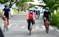 Jelang Pelantikan, Fatmawati Rusdi Gowes Bareng Suami