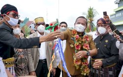 Bupati Luwu Apresiasi Sinergitas Pemdes dan Masyarakat Bangun Gapura Desa Rante Damai