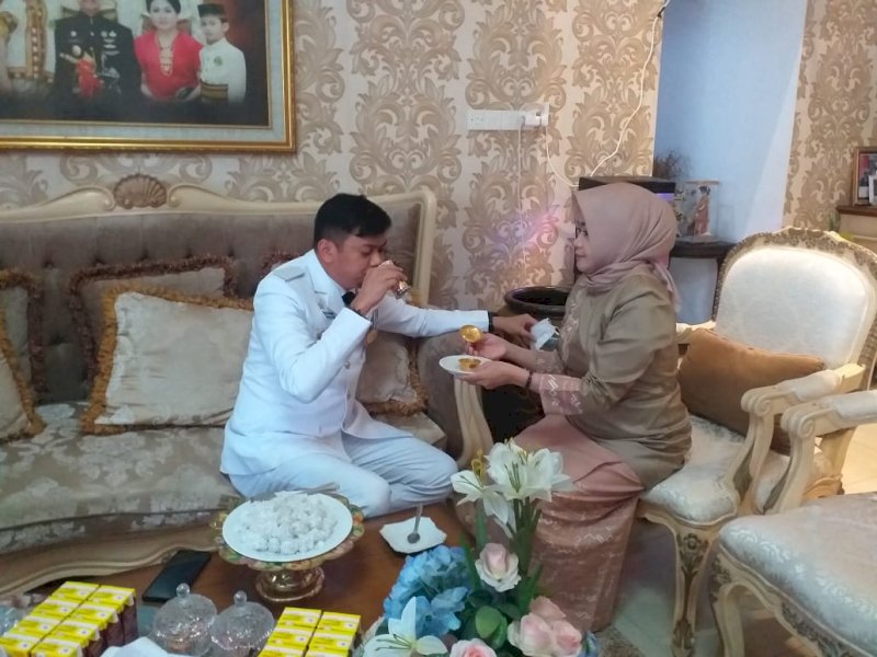 Sebelum Pelantikan, Bupati Adnan Minta Restu ke Ibunda 