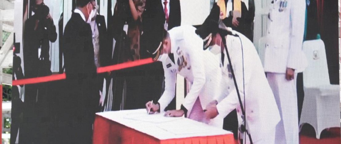 Pasangan Adnan-Kio usai dilantik oleh Gubernur Sulsel, Nurdin Abdullah, Jumat, 26 Februari 2021.