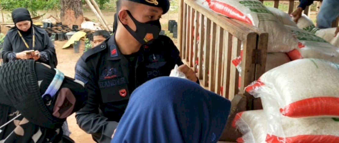 Kembali!! PASKAS Bersama Brimob Bone Salurkan 10 Ton Beras ke 14 Ponpes di Bone Kembali!! PASKAS Bersama Brimob Bone Salurkan 10 Ton Beras ke 14 Ponpes di Bone