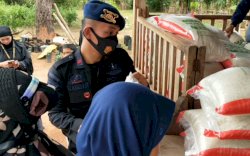 Kembali!! PASKAS Bersama Brimob Bone Salurkan 10 Ton Beras ke 14 Ponpes di Bone