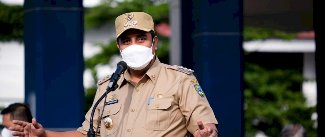 Chaidir Syam saat memberikan pengarahan kepada ASN di Lapangan Pallantikang, Maros.