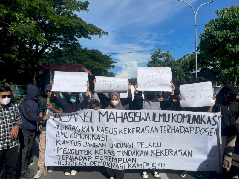 Terkait Pemukulan Dosen Perempuan di UMI, Mahasiswa Ilmu Komunikasi Demo