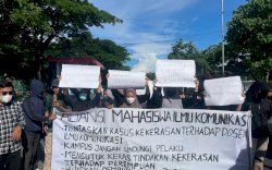 Terkait Pemukulan Dosen Perempuan di UMI, Mahasiswa Ilmu Komunikasi Demo