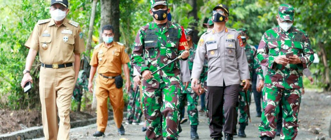 Taufan Pawe bersama Forkopimda di acara TMMD. 