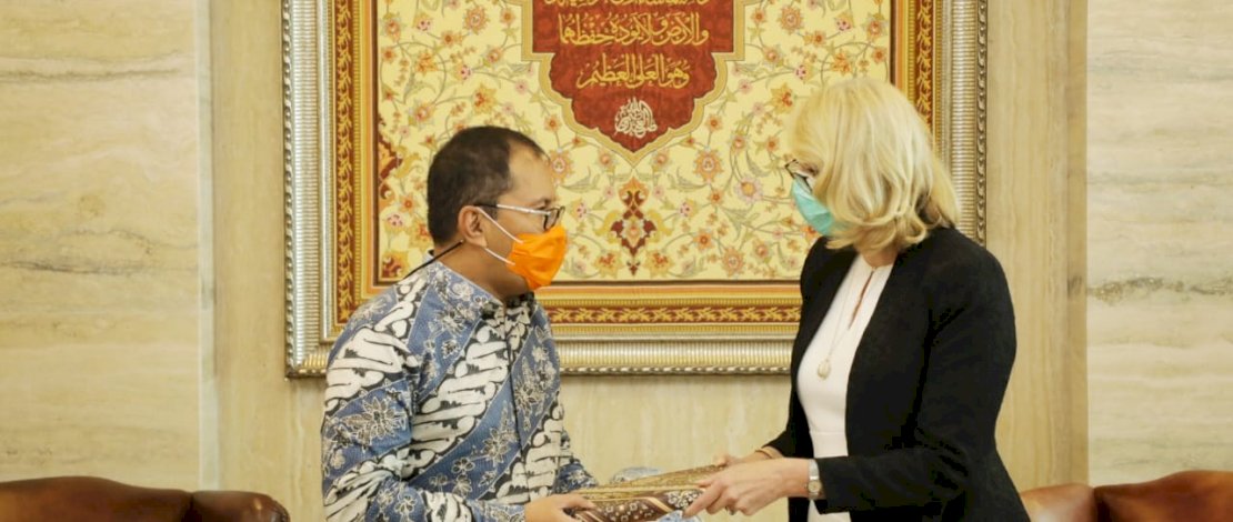 Wali Kota Makassar, Moh Ramdhan Pomanto, saat menerima Konjen Australia, Browyn Robbins di kediaman pribadinya, Jl Amirullah, Rabu, 3 Maret 2021.