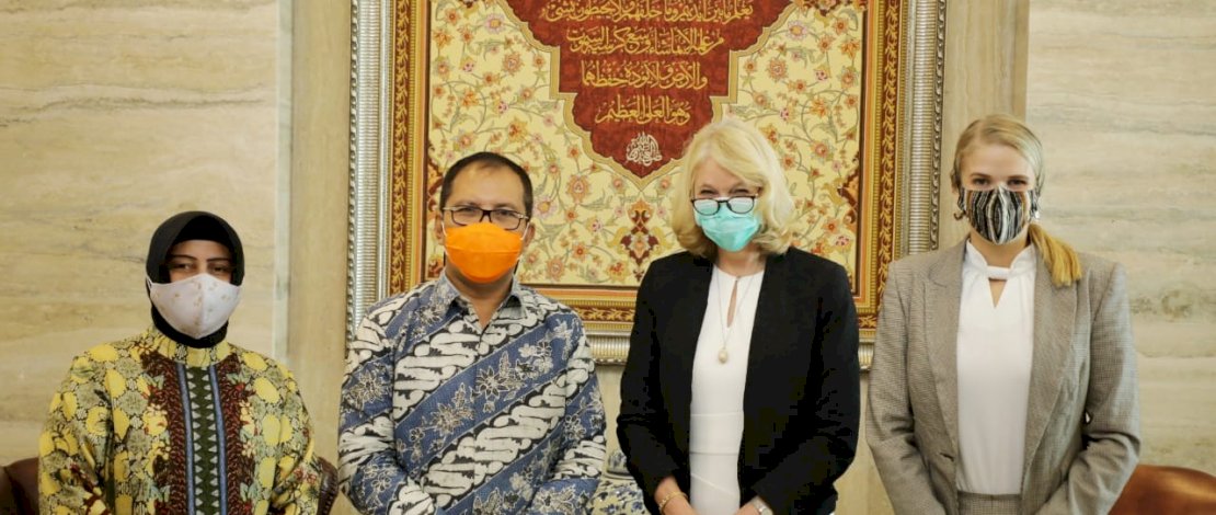 Wali Kota Makassar, Moh Ramdhan Pomanto, saat menerima Konjen Australia, Browyn Robbins di kediaman pribadinya, Jl Amirullah, Rabu, 3 Maret 2021.
