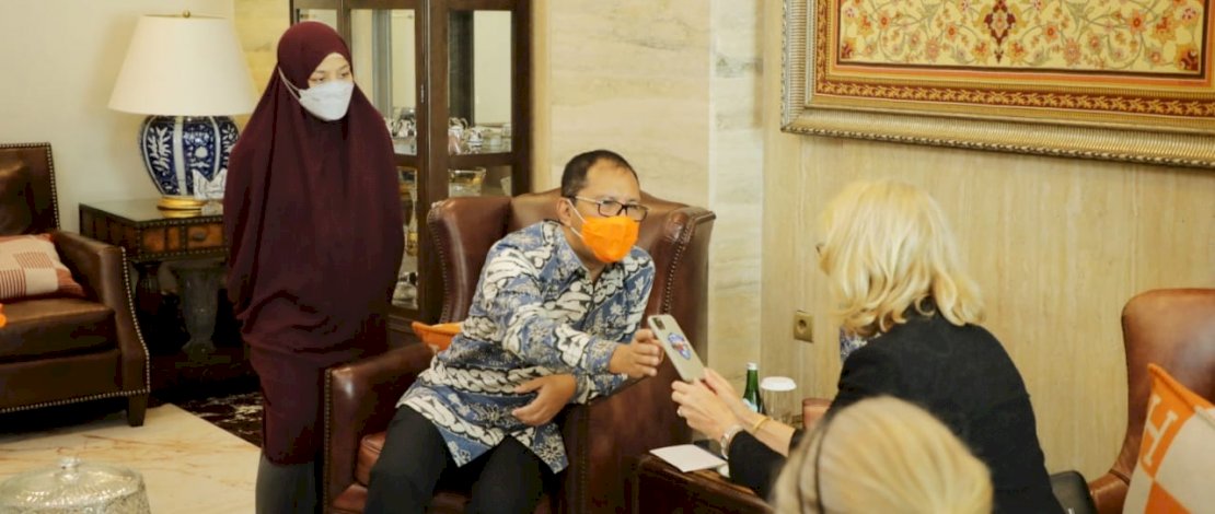 Wali Kota Makassar, Moh Ramdhan Pomanto, saat menerima Konjen Australia, Browyn Robbins di kediaman pribadinya, Jl Amirullah, Rabu, 3 Maret 2021.