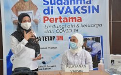 Pantau Vaksinasi Tahap Kedua, Bupati Lutra: Setelah Ini Tetap Terapkan Protkes