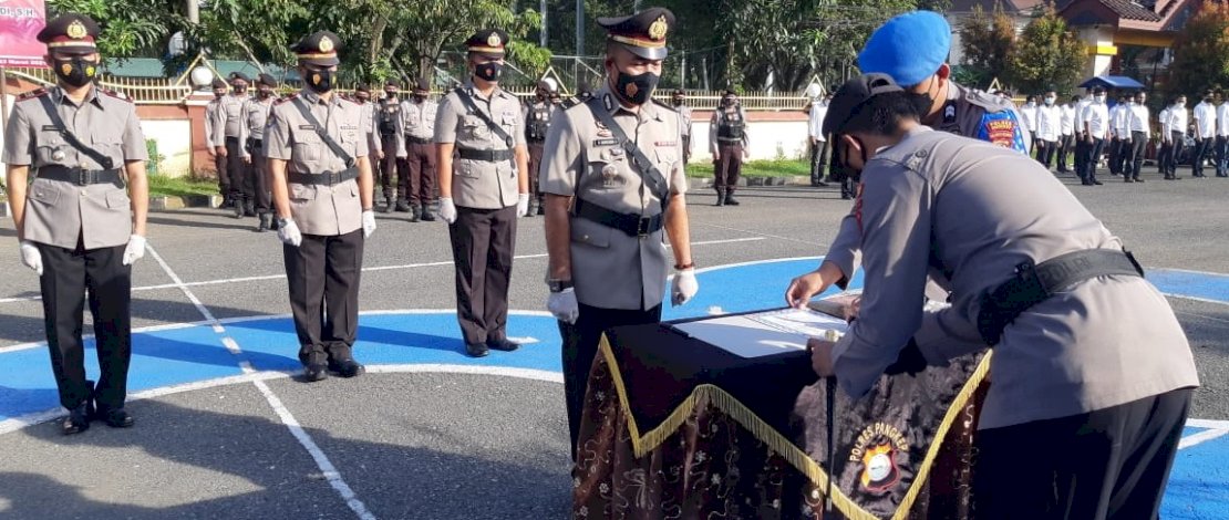 Upacara serah terima jabatan dan pengukuhan tiga kapolsek di lingkup Polres Pangkep, Rabu, 3 Maret 2021.