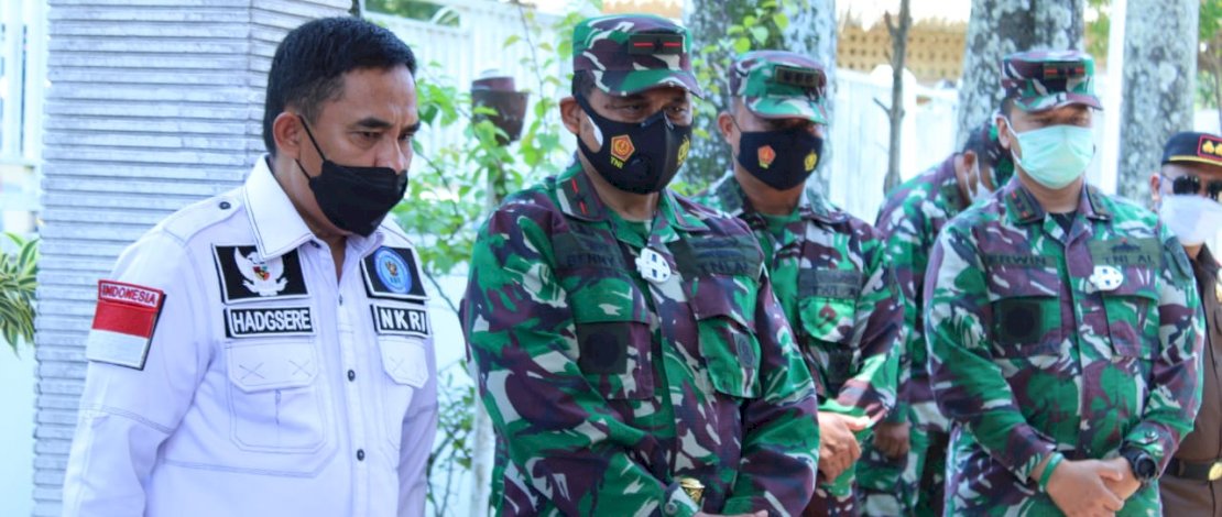 Wakil Bupati Takalar H. Achmad Dg. Se're,S.Sos (Kiri)