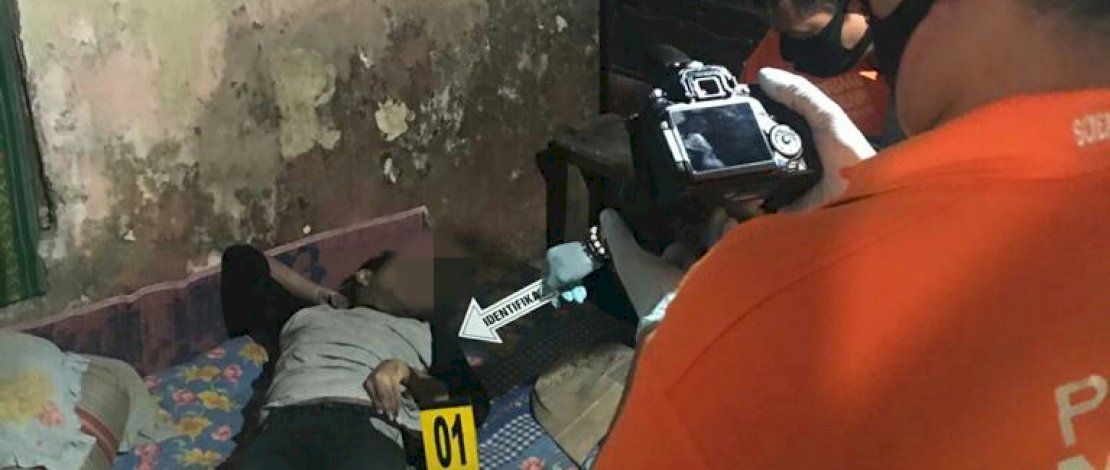 Jasad Enrico diduga bunuh diri dengan meminum sianida.