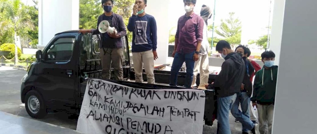 Aliansi Pemuda Siguntu Demo di Kantor DPRD Kota Palopo