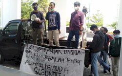 Aliansi Pemuda Siguntu Demo di Kantor DPRD Kota Palopo