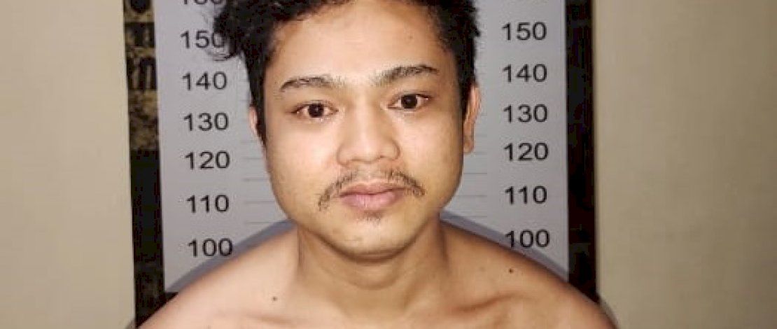 Pelaku begal, Hasbullah beserta barang bukti sepeda motor yang digunakan melakukan aksi kejahatan.