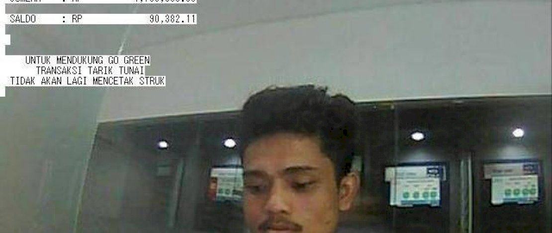 Pelaku begal, Hasbullah beserta barang bukti sepeda motor yang digunakan melakukan aksi kejahatan.