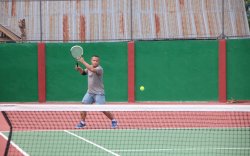 Akhir Pekan, Danyon C Pelopor Bermain Tennis Lapangan