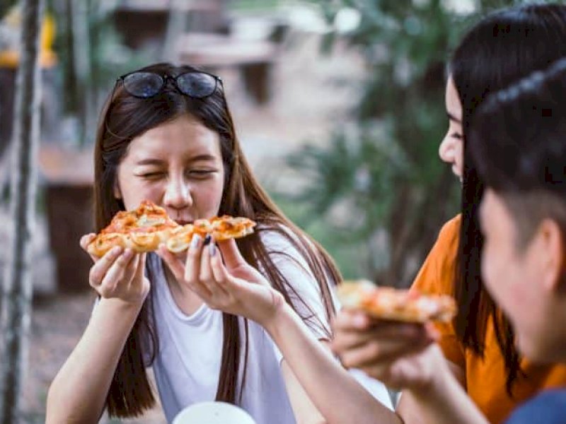 Tips Makan Enak Tanpa Takut Gemuk, Salah Satunya Awali dengan Minum Air