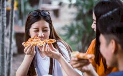 Tips Makan Enak Tanpa Takut Gemuk, Salah Satunya Awali dengan Minum Air