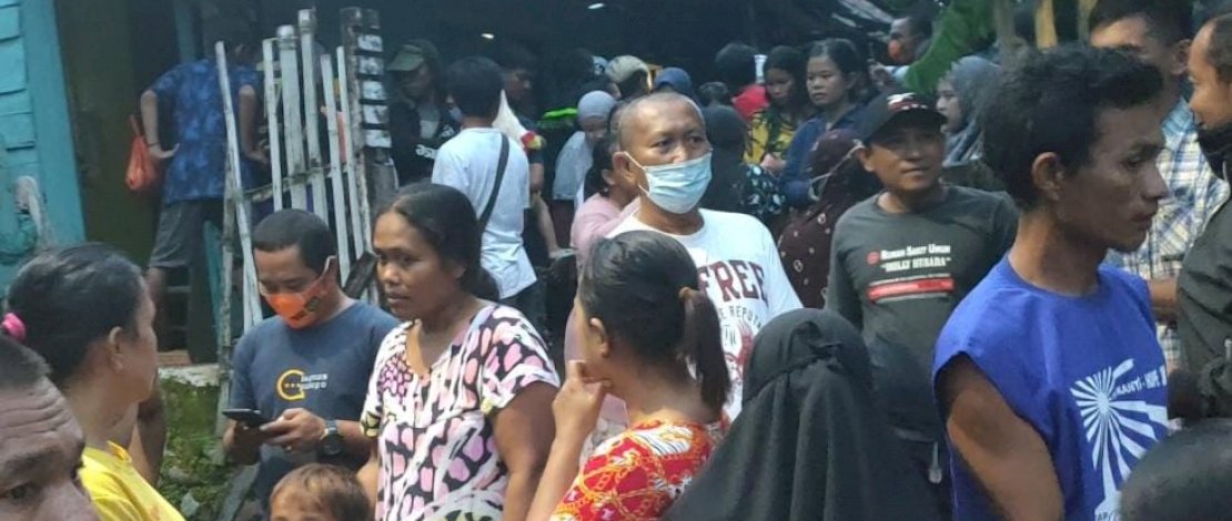 Suasana rumah korban.