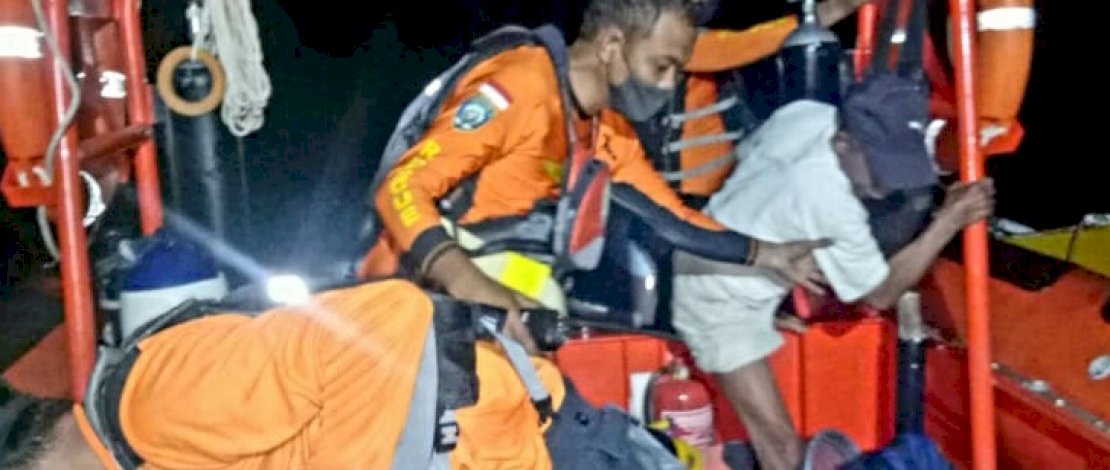 TNI AL dan Basarnas Selamatkan Nelayan Jeneponto yang Sembilan Jam Terombang-Ambing di Tengah Laut